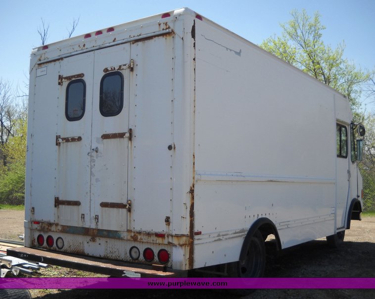 image for item 9240 1994 Chevrolet P30 step van