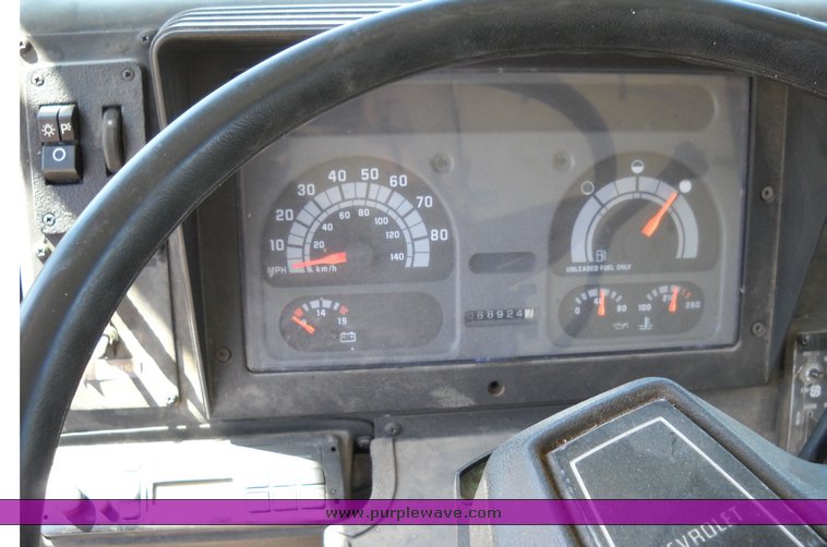 image for item 9240 1994 Chevrolet P30 step van