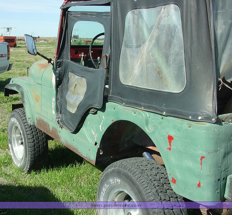 image for item 1000 1975 Jeep