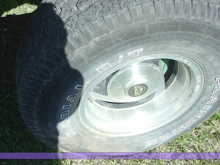 image for item 1000 1975 Jeep