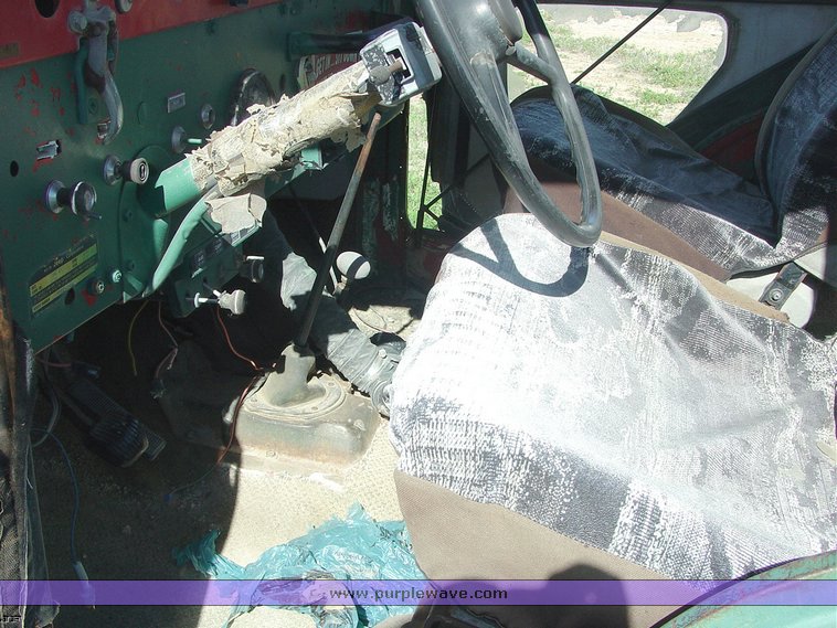 image for item 1000 1975 Jeep