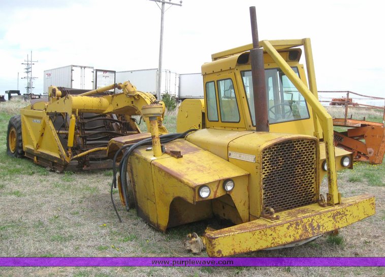 image for item 6271 John Deere 5010 scraper