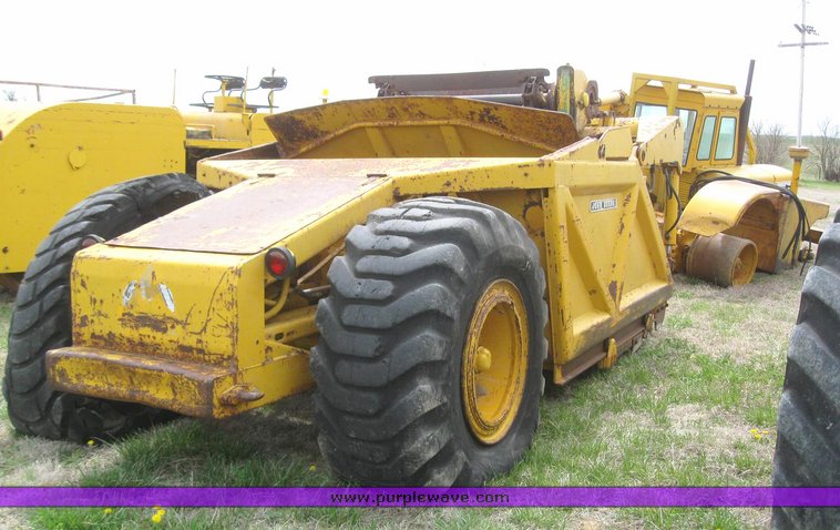 image for item 6271 John Deere 5010 scraper