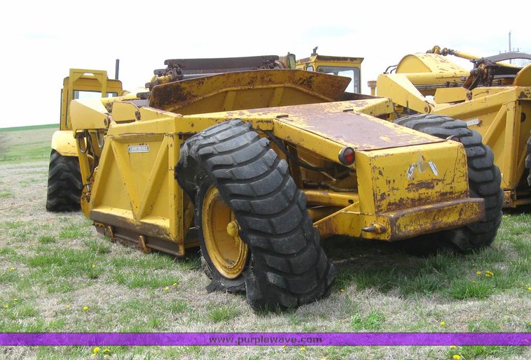 image for item 6271 John Deere 5010 scraper
