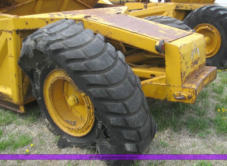 image for item 6271 John Deere 5010 scraper