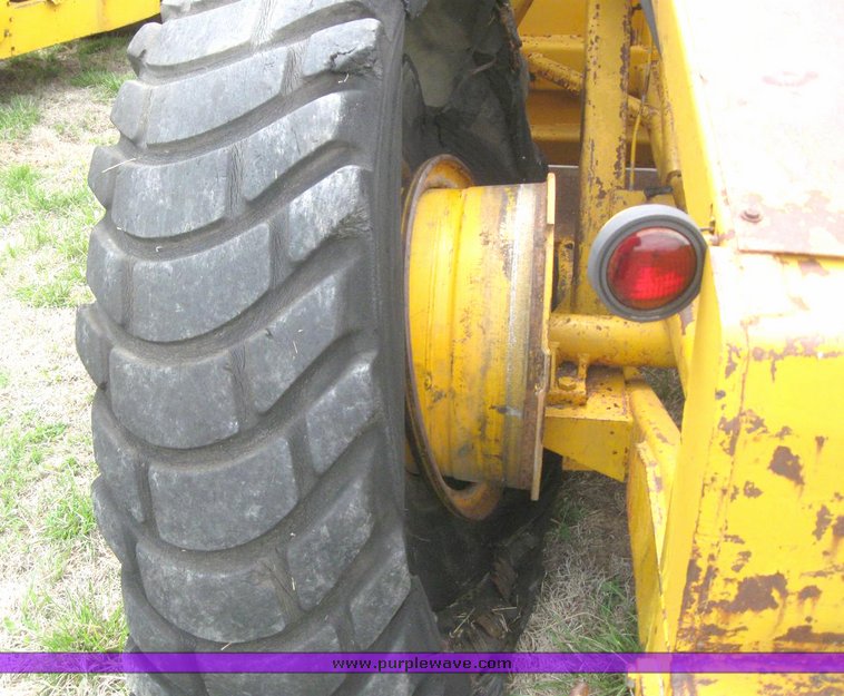 image for item 6271 John Deere 5010 scraper