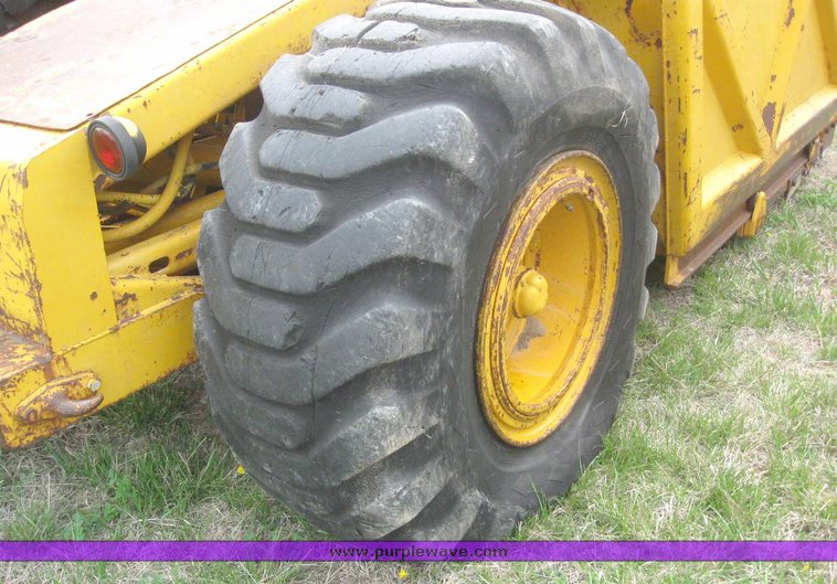 image for item 6271 John Deere 5010 scraper
