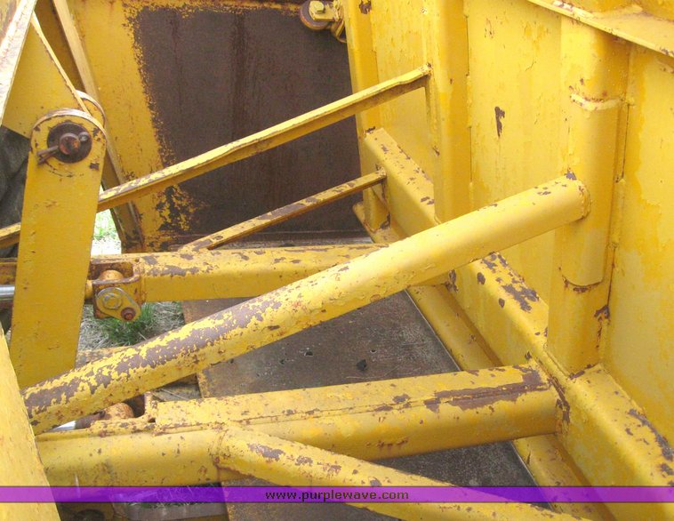 image for item 6271 John Deere 5010 scraper