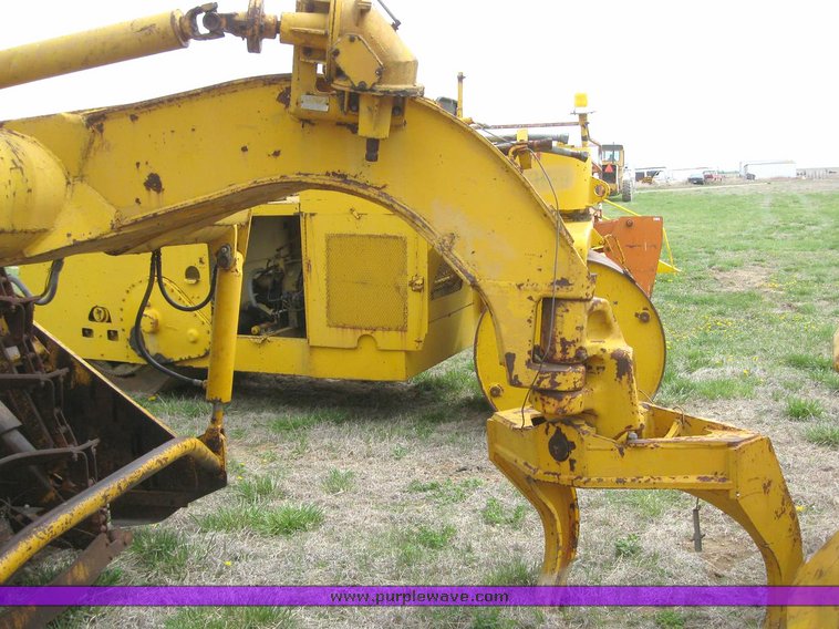 image for item 6271 John Deere 5010 scraper