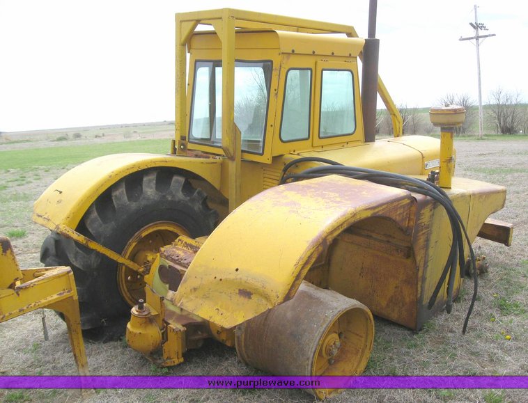 image for item 6271 John Deere 5010 scraper