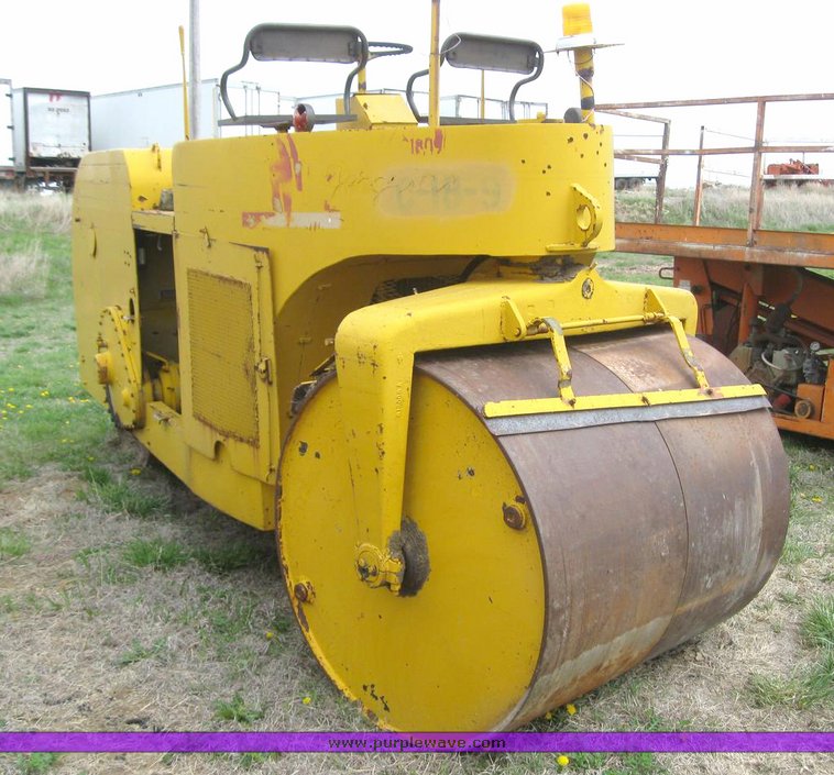 image for item 6272 Ferguson 8 - 12 Ton roller compactor