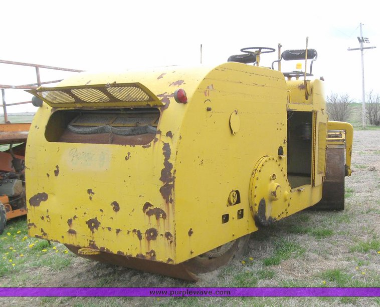 image for item 6272 Ferguson 8 - 12 Ton roller compactor