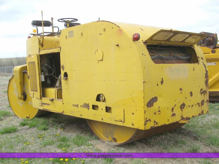 image for item 6272 Ferguson 8 - 12 Ton roller compactor