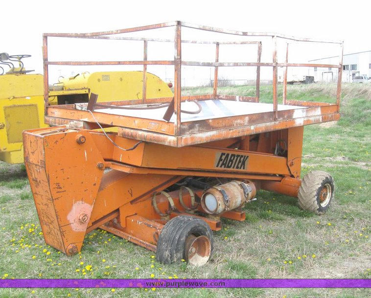 image for item 6273 Fabteck scissor lift