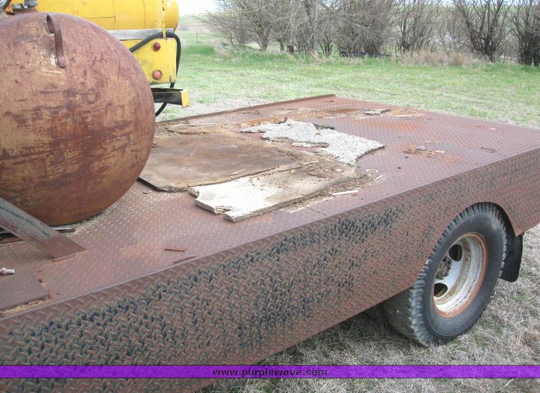 image for item 6282 1975 Ford F350 flatbed pickup