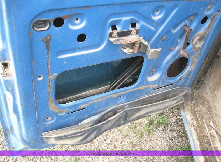 image for item 6282 1975 Ford F350 flatbed pickup