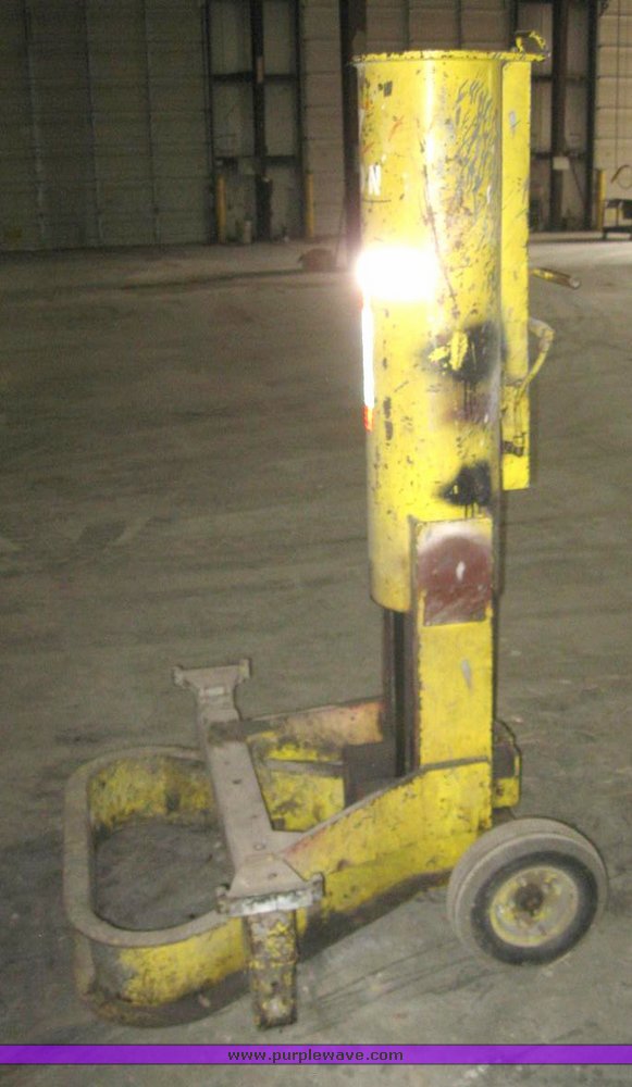 image for item 6334 7 ton pneumatic jack