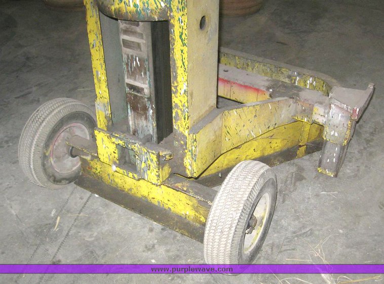 image for item 6334 7 ton pneumatic jack