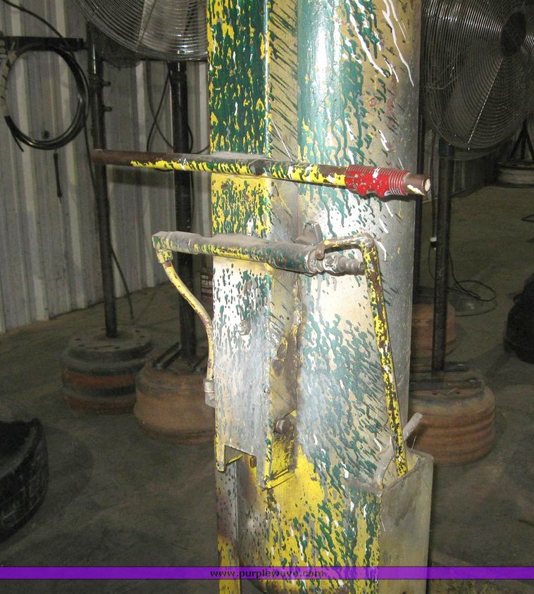 image for item 6334 7 ton pneumatic jack