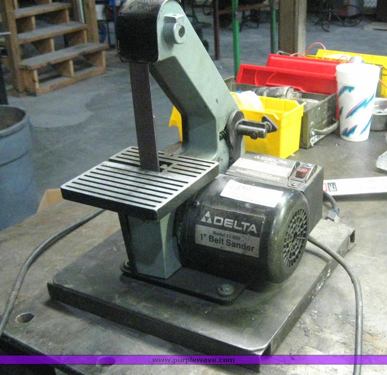 Delta M3050 1" belt sander in Liberal, KS Item 6356 sold Purple Wave