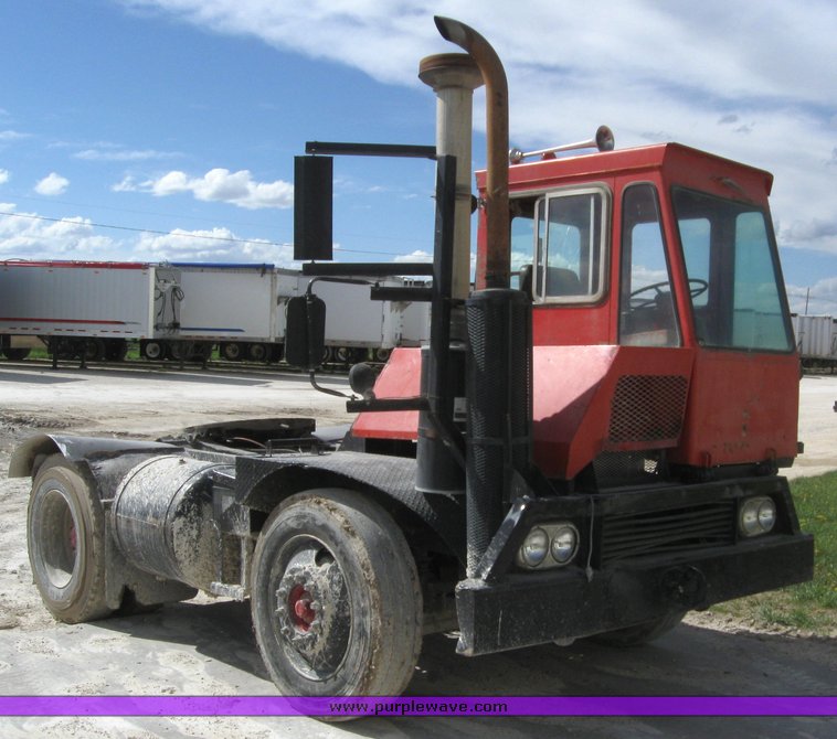 image for item 6444 American Coleman 3044BC1 yard truck