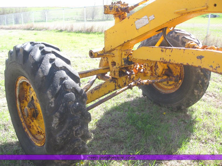 image for item 6446 Caterpillar 12 8T motor grader