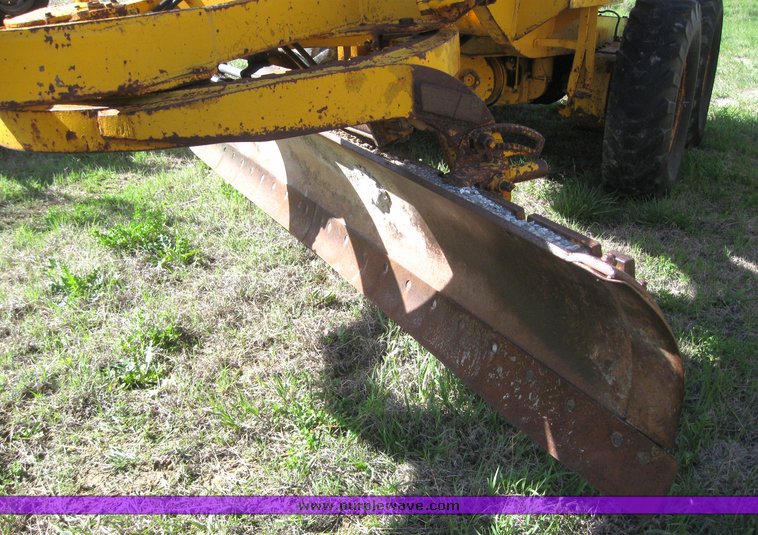 image for item 6446 Caterpillar 12 8T motor grader