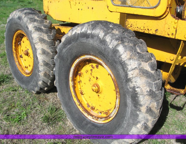 image for item 6446 Caterpillar 12 8T motor grader