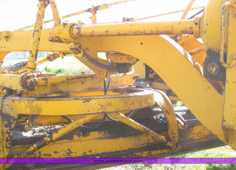 image for item 6446 Caterpillar 12 8T motor grader