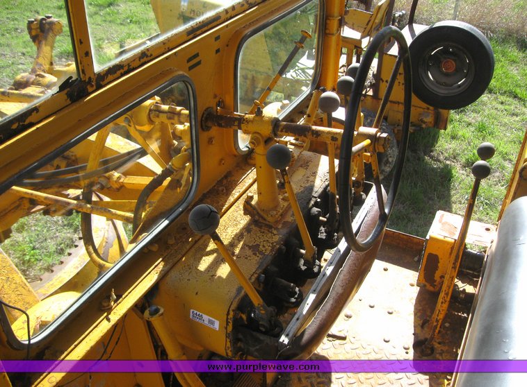 image for item 6446 Caterpillar 12 8T motor grader