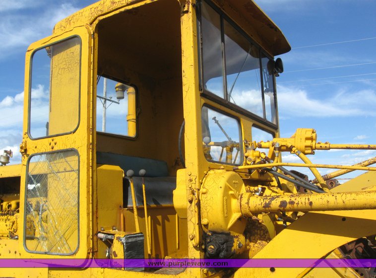 image for item 6446 Caterpillar 12 8T motor grader