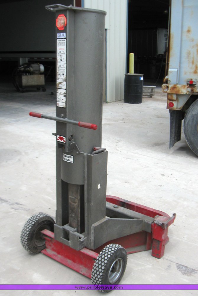 image for item 7038 Gray pneumatic jack