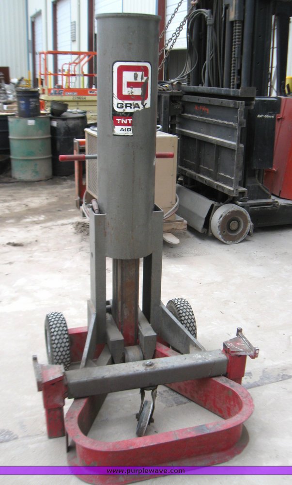 image for item 7038 Gray pneumatic jack