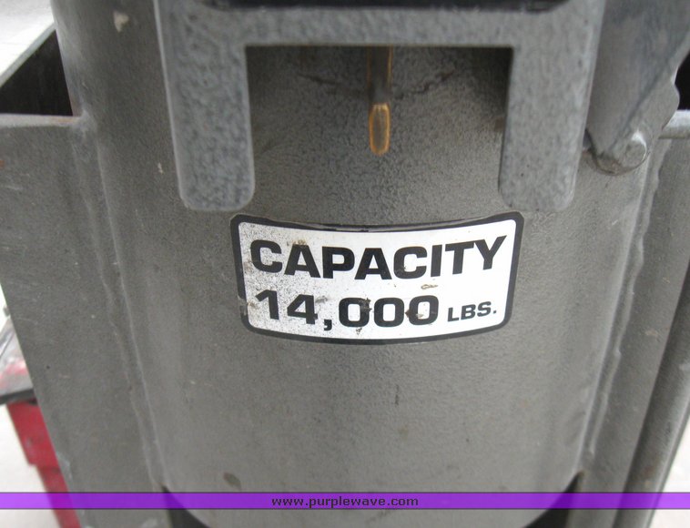 image for item 7038 Gray pneumatic jack