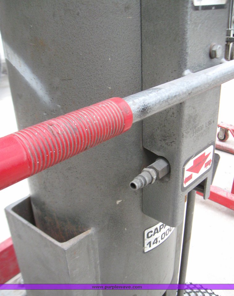 image for item 7038 Gray pneumatic jack