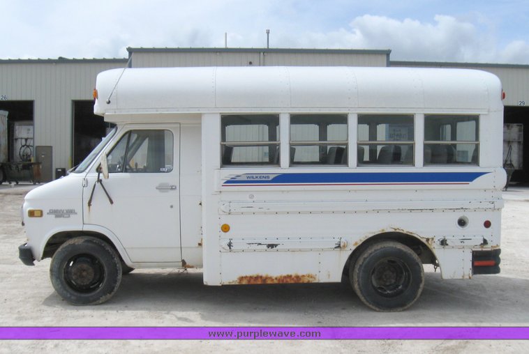 image for item 7041 1983 Chevrolet 30 16 passenger bus