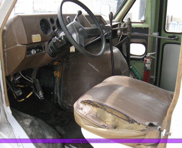 image for item 7041 1983 Chevrolet 30 16 passenger bus