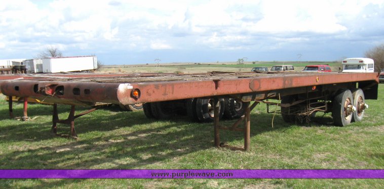 image for item 7043 Tandem axle float trailer