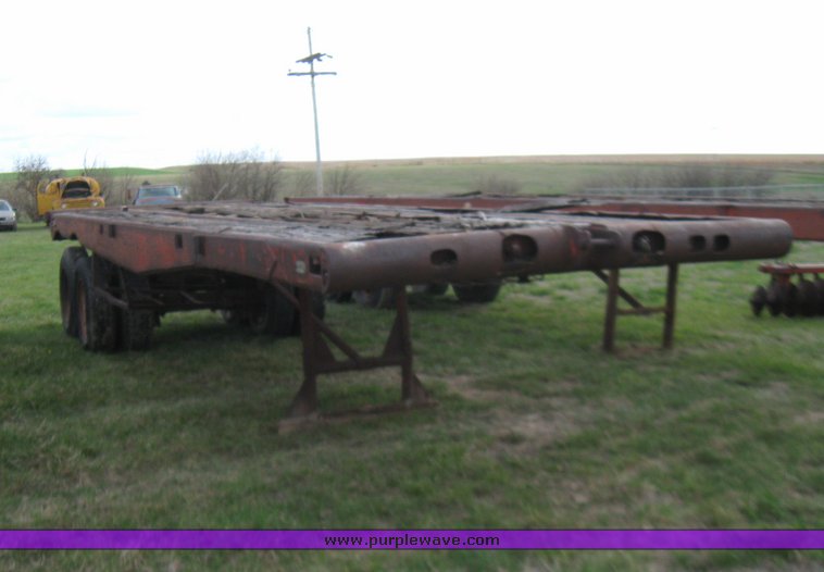 image for item 7044 Tandem axle float trailer