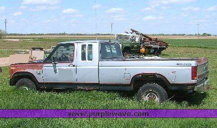 image for item 1301 1985 Ford F250 Super Cab pickup