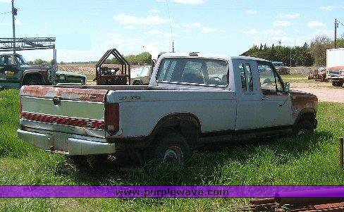 image for item 1301 1985 Ford F250 Super Cab pickup