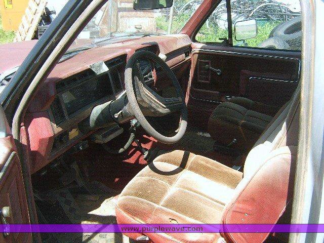 image for item 1301 1985 Ford F250 Super Cab pickup