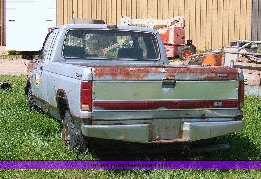image for item 1301 1985 Ford F250 Super Cab pickup
