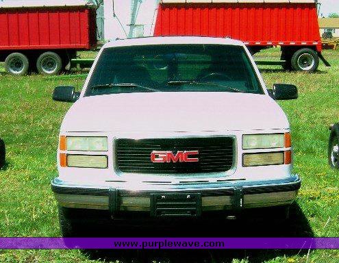 image for item 1302 1994 GMC K1500 Suburban