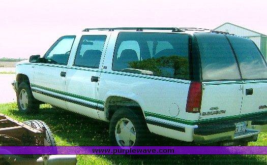 image for item 1302 1994 GMC K1500 Suburban
