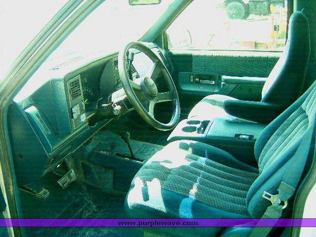 image for item 1302 1994 GMC K1500 Suburban