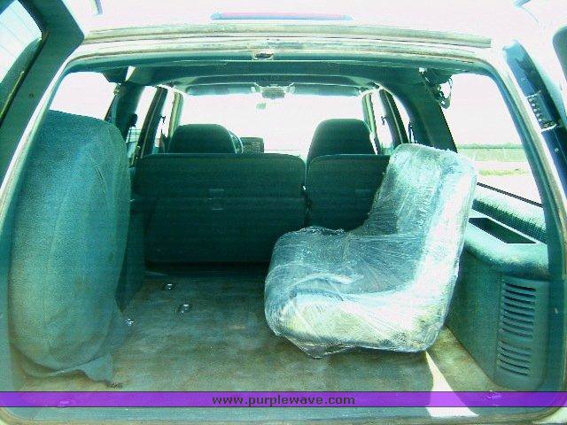 image for item 1302 1994 GMC K1500 Suburban