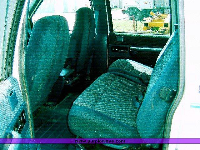 image for item 1302 1994 GMC K1500 Suburban