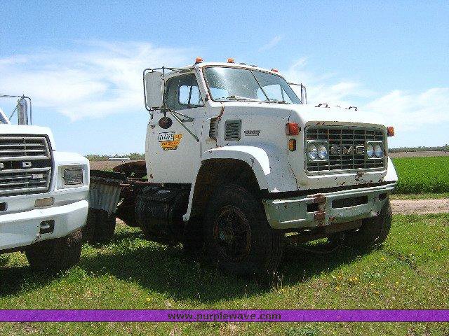 image for item 1307 1977 GMC 9500