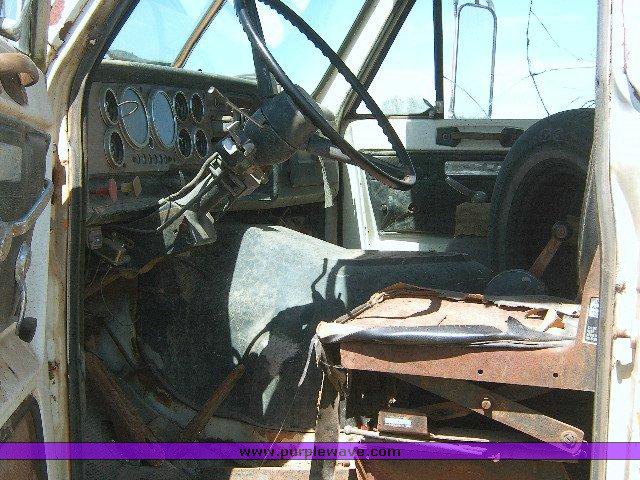 image for item 1307 1977 GMC 9500